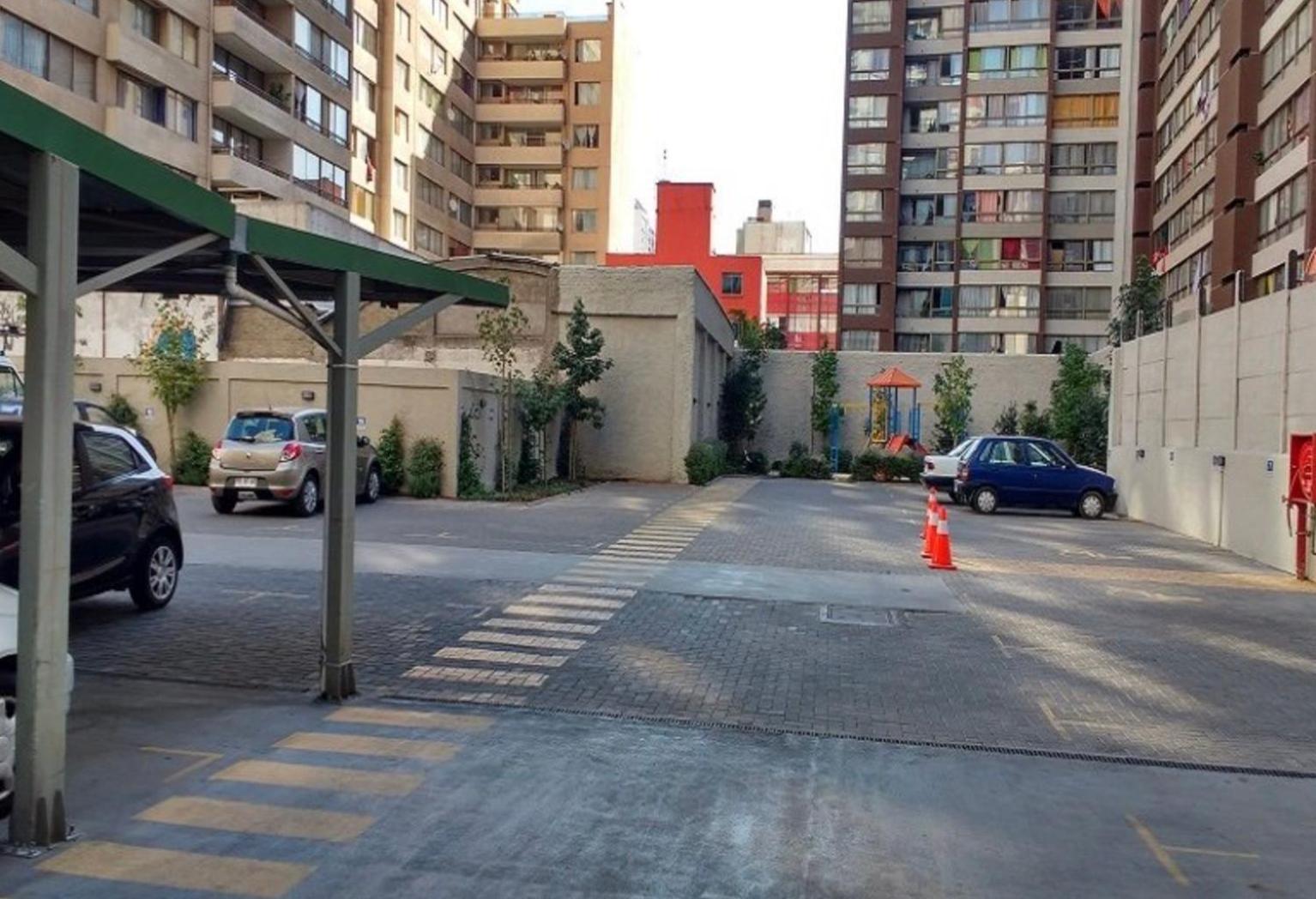 Cerca Movistar Arena Y A Pasos Del Metro Universidad De Chile Con Estacionamiento 圣地亚哥 外观 照片